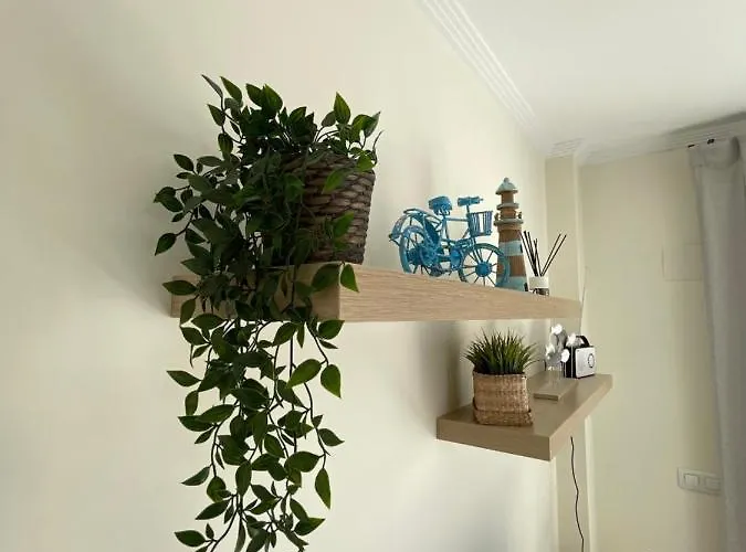 4 Personas, Amplias Terrazas Y 2oo Mt De La Playa