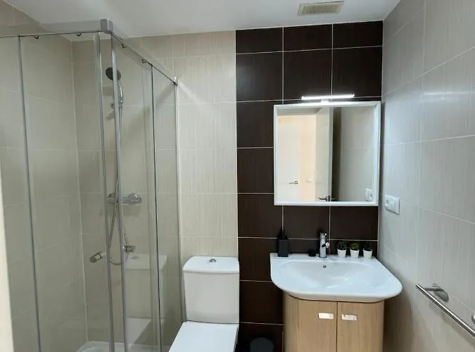 4 Personas, Amplias Terrazas Y 2oo Mt De La Playa Denia