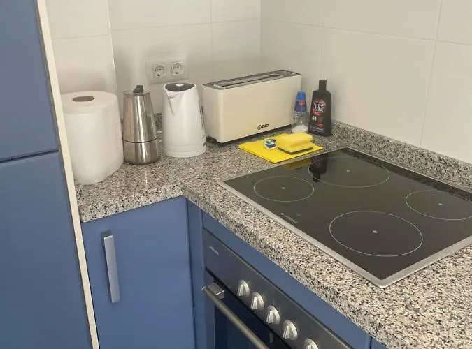 4 Personas, Amplias Terrazas Y 2oo Mt De La Playa * Denia